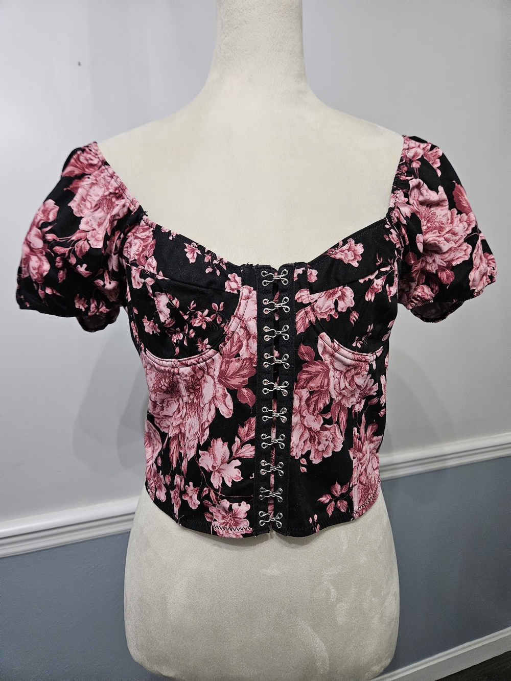 West of Melrose Black Pink Floral Hook N Eye Corset Crop Top Large